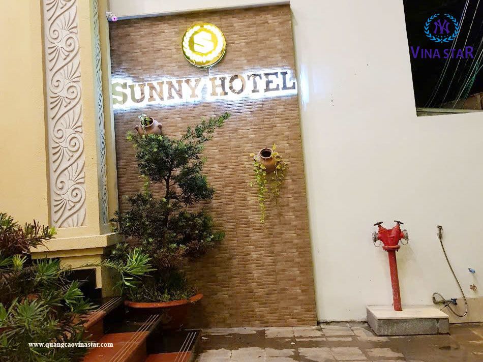 Review-Biển-Hiệu-SUNNY-HOTEL3